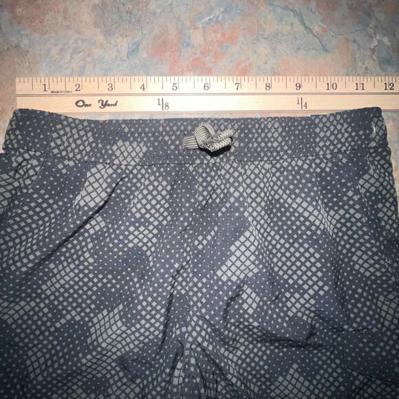 DSG Athletic Fit Shorts, Small 8-9, Black & Gray - Picture 4 of 9
